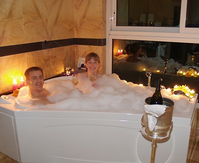 http://www.sevenstarsandstripes.com/content/Magazine/ParcodeiPrincipi/romantic-foam-bath.jpg